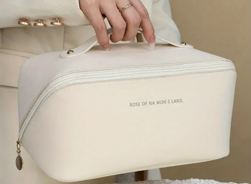 Beżowa kosmetyczka ekskluzywna