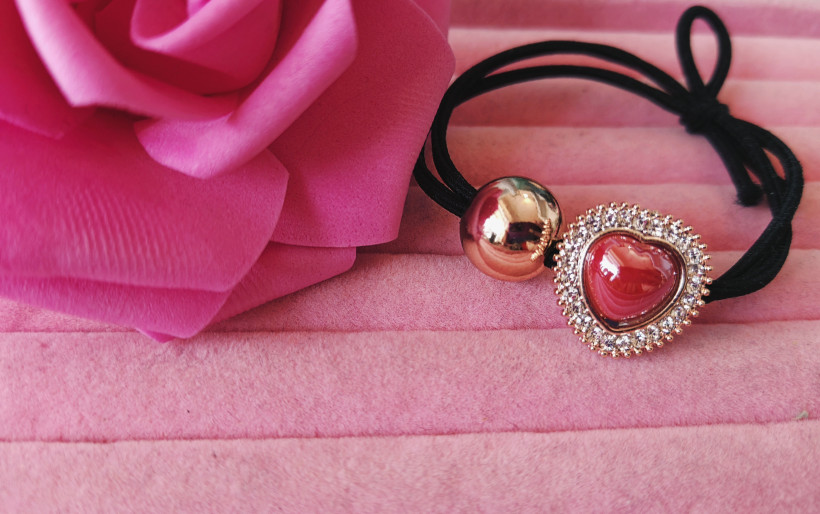 Gumka do włosów czerwone serduszko