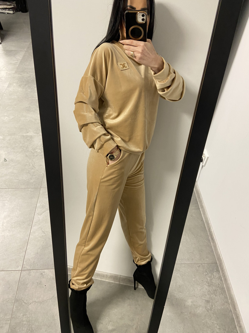 Dres 64 welurowy, marszczone rękawy + naszywka