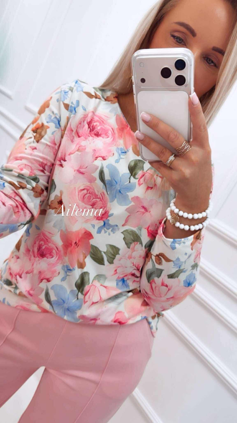 Bluzka z okrągłym dekoltem i długim rękawem BL84 pudrowo- błękitne kwiatuszki