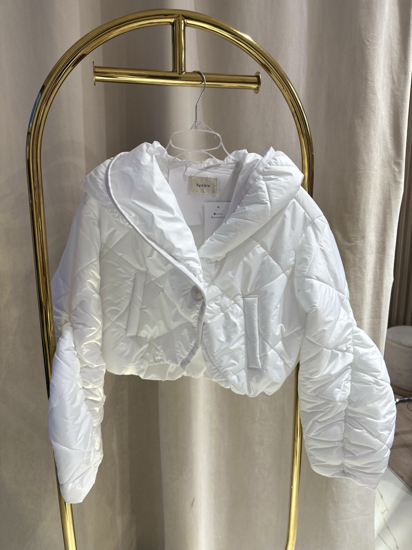 BY O LA LA KURTKA PIKOWANA KRÓTKA Z KAPTUREM ŚMIETANA