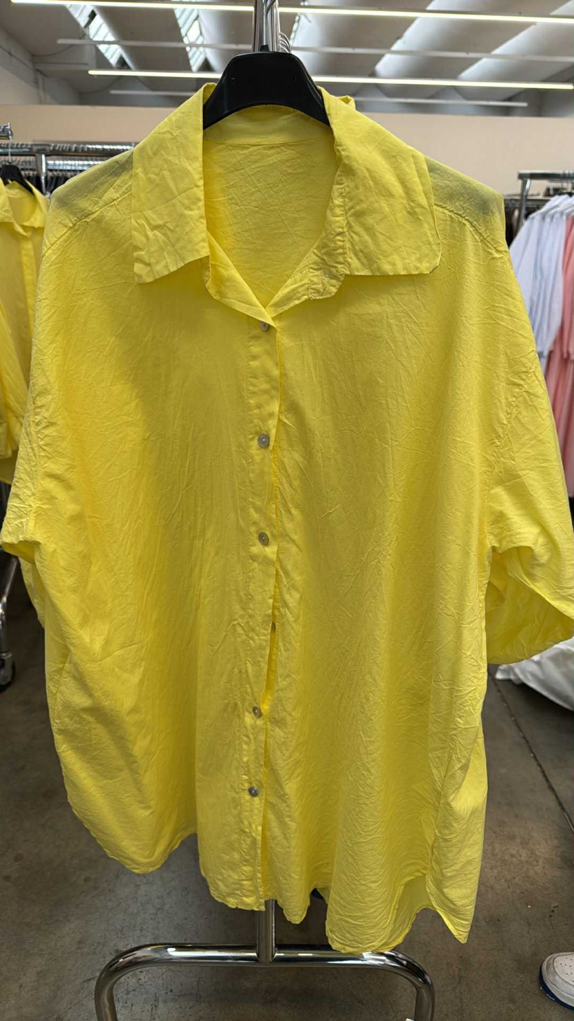 Italia nr 8 - Koszula jednokolorowa z kołnierzykiem, zapinana na guziki - 001 - żółta