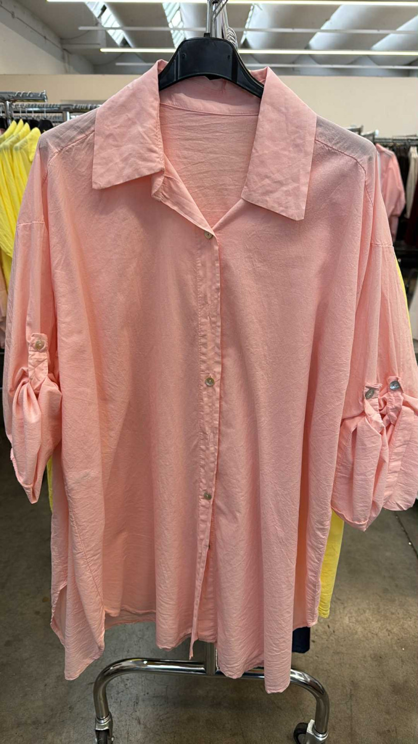 Italia nr 8 - Koszula jednokolorowa z kołnierzykiem, zapinana na guziki - 001 - różowa