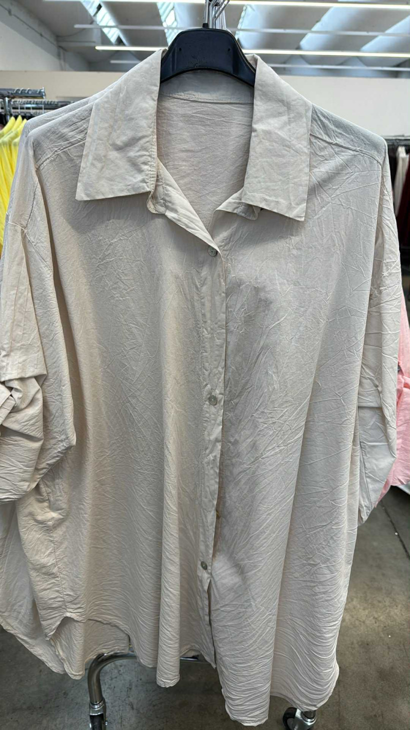 Italia nr 8 - Koszula jednokolorowa z kołnierzykiem, zapinana na guziki - 001 - beżowa