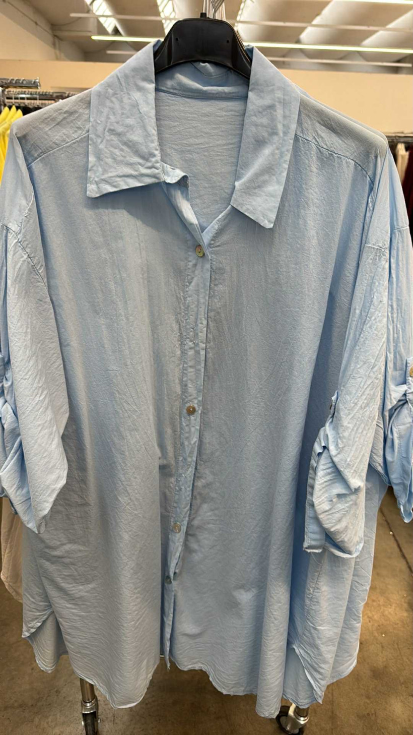 Italia nr 8 - Koszula jednokolorowa z kołnierzykiem, zapinana na guziki - 001 - niebieska