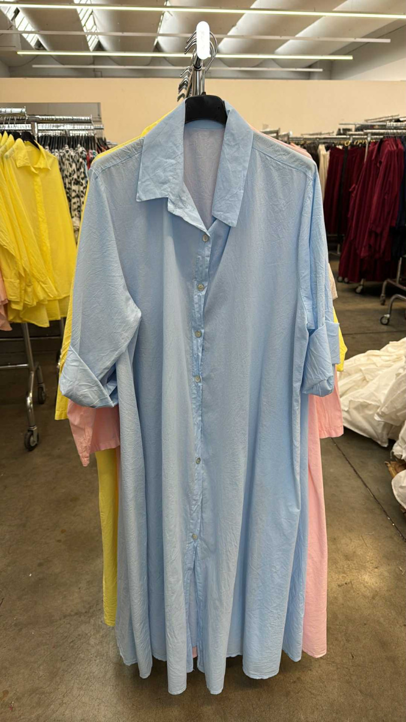 Italia nr 8 - Sukienka/Płaszczyk jednokolorowa ,z kieszeniami, zapinana na guziki - B7080 - niebieska