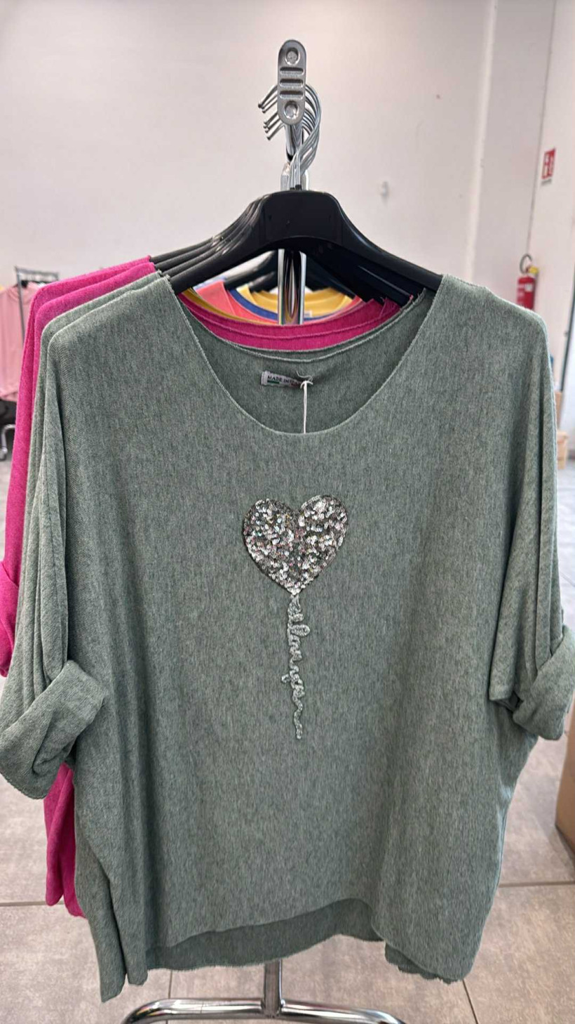 Italia nr 8 - Sweter jednokolorowy -  aplikacja serce - 1778 - oliwka