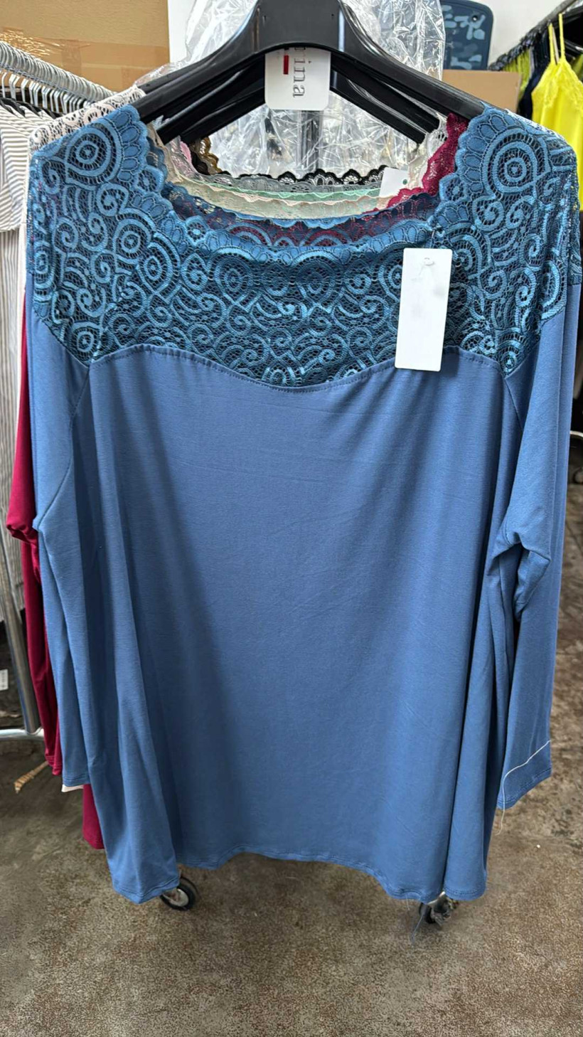 Italia nr 8 - Bluzka / tunika jednokolorowa z koronką - 28212 - jeans