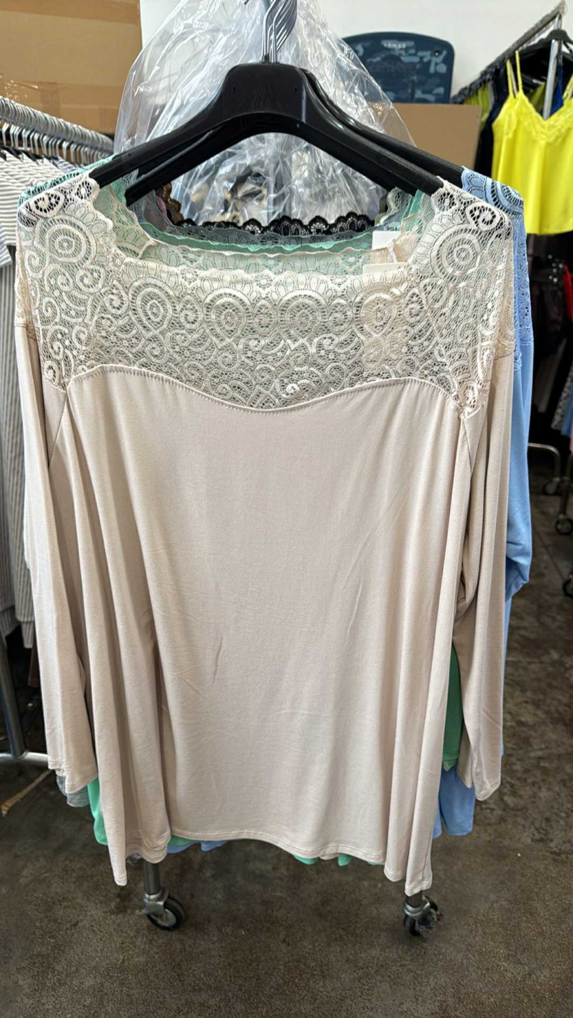 Italia nr 8 - Bluzka / tunika jednokolorowa z koronką - 28212 -beż