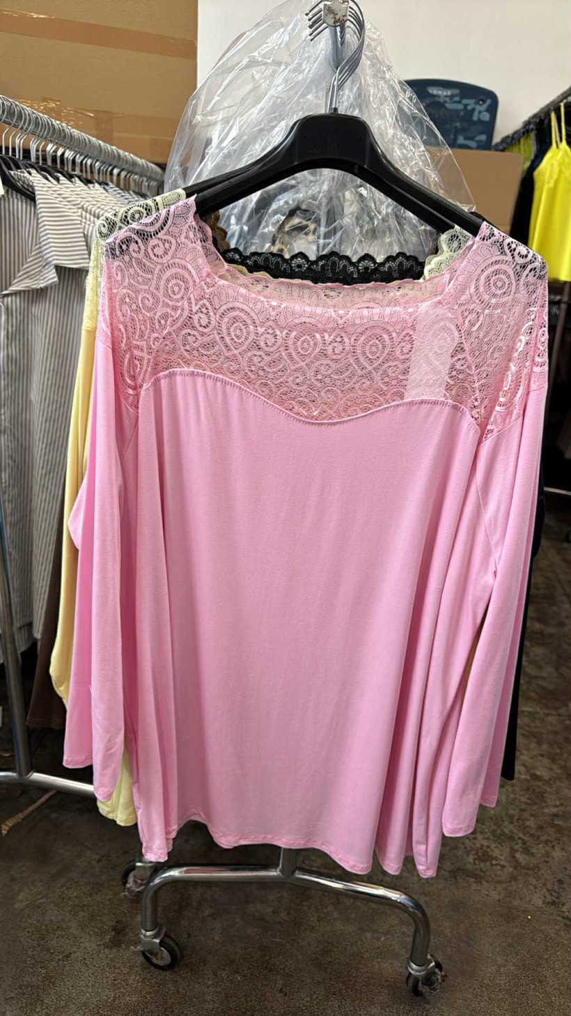 Italia nr 8 - Bluzka / tunika jednokolorowa z koronką - 28212 - różowy cukierek 