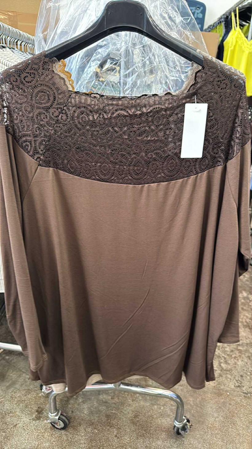 Italia nr 8 - Bluzka / tunika jednokolorowa z koronką - 28212 - czekolada