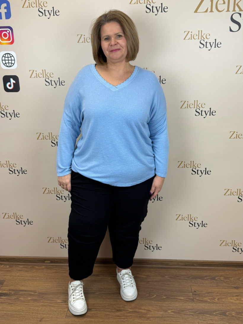 Italia nr 8 - Sweter jednokolorowy w szpic, złota obramówka - 28319 - niebieski