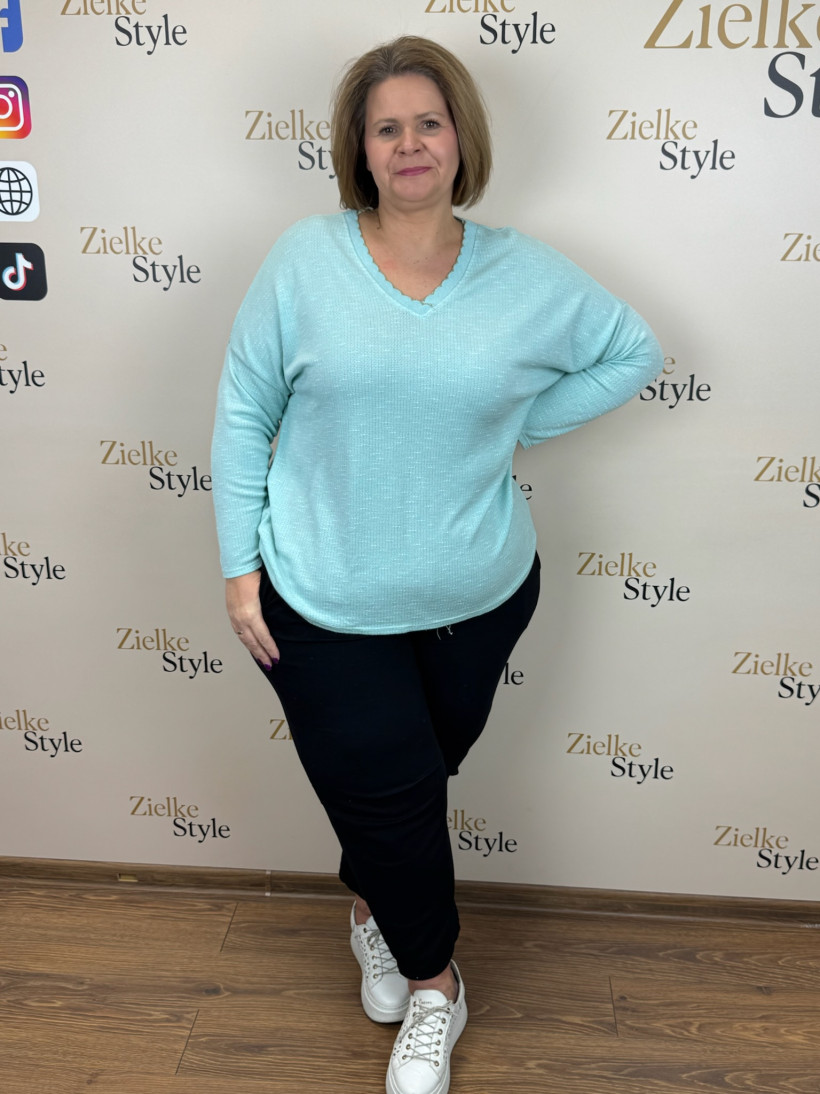 Italia nr 8 - Sweter jednokolorowy w szpic, złota obramówka - 28319 - mięta