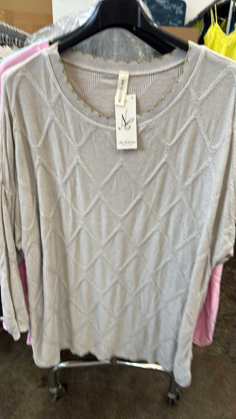 Italia nr 8 - Sweter jednokolorowy, wzór romby - 28318 - beż        