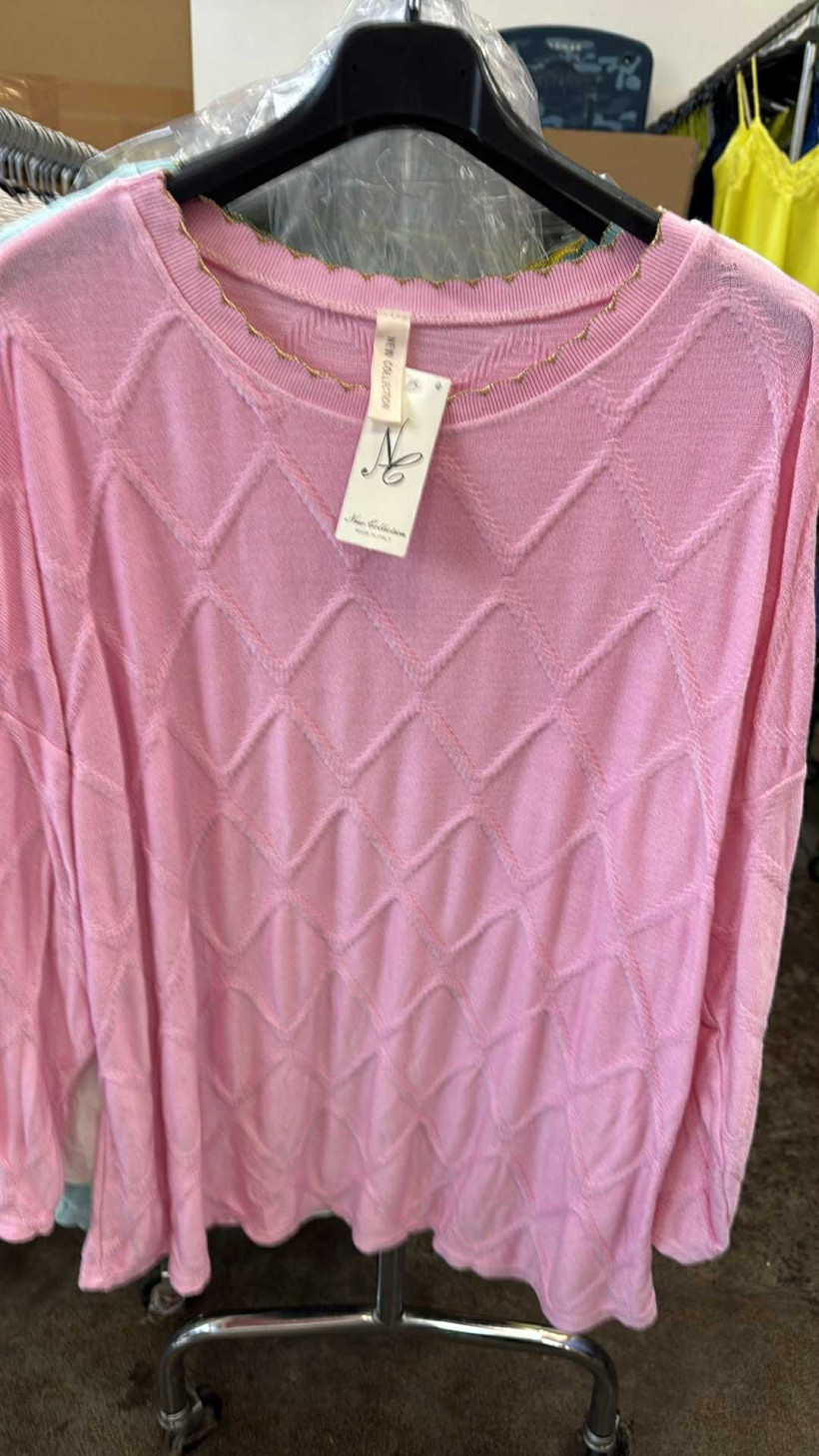 Italia nr 8 - Sweter jednokolorowy, wzór romby - 28318 - cukierkowy róż         