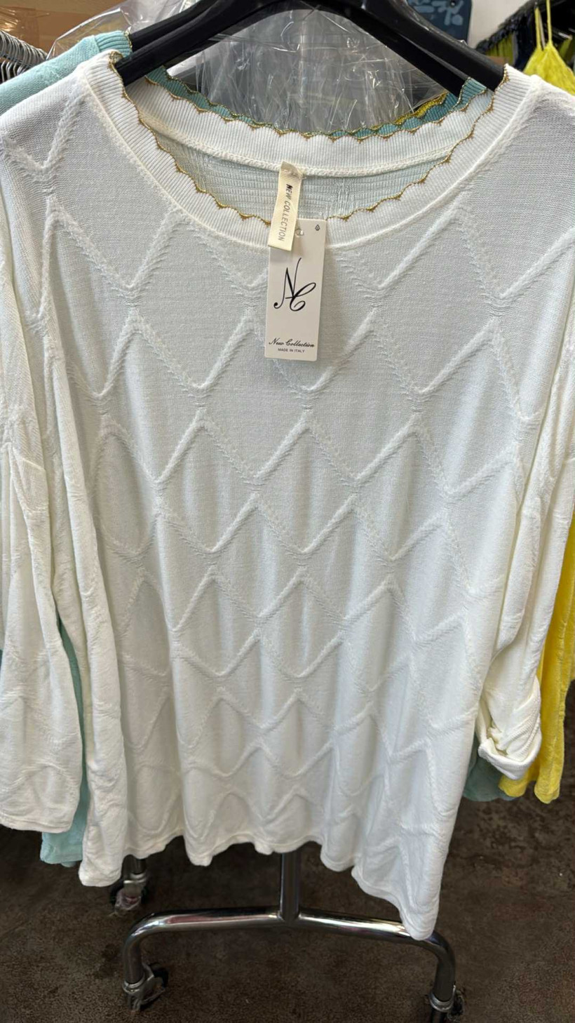 Italia nr 8 - Sweter jednokolorowy, wzór romby - 28318 - śmietanka 