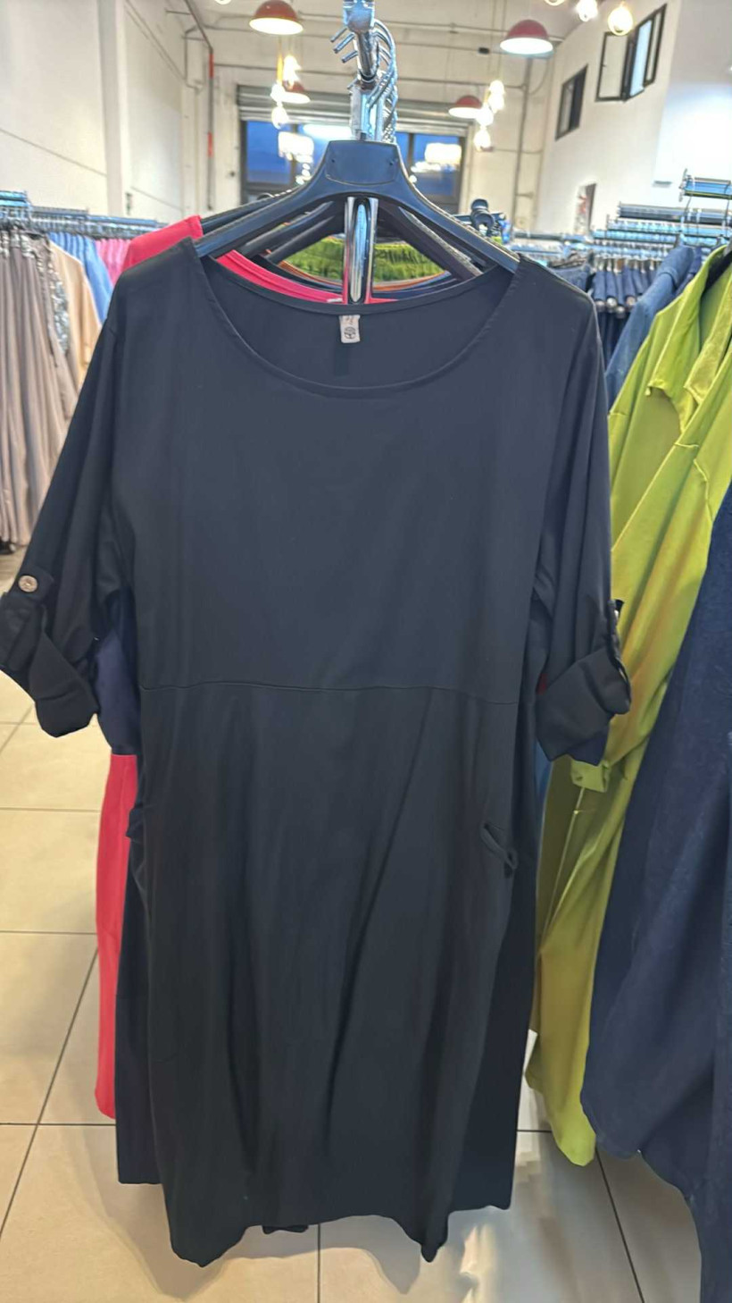 Italia nr 8 - Sukienka jednokolorowa  przeszyta Wł.26034 - czarny