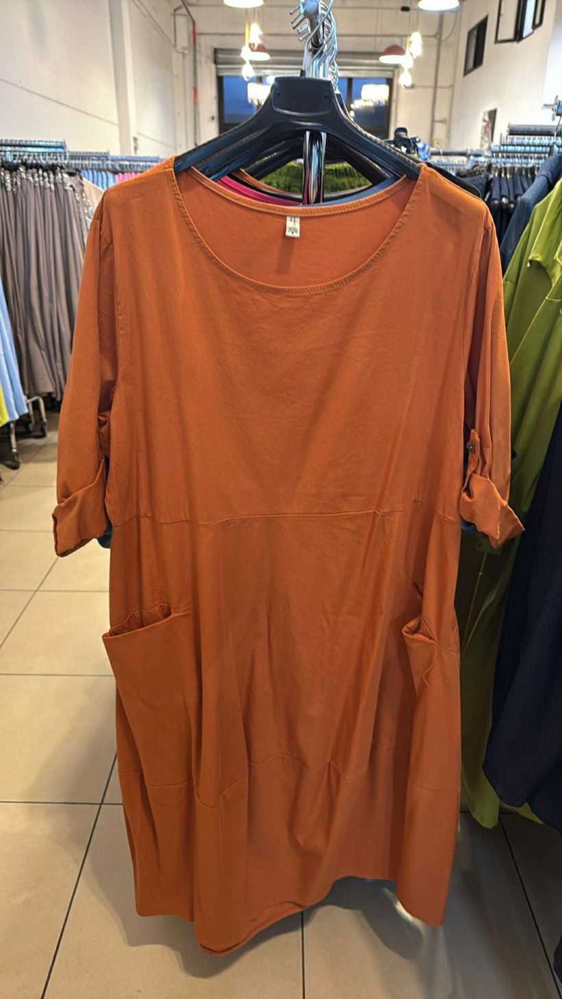 Italia nr 8 - Sukienka jednokolorowa przeszyta Wł.26034 - rudy