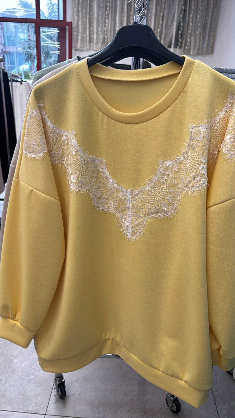 Italia nr.8 - Bluza jednokolorowa z pianki z koronką - 5655 - żółta 