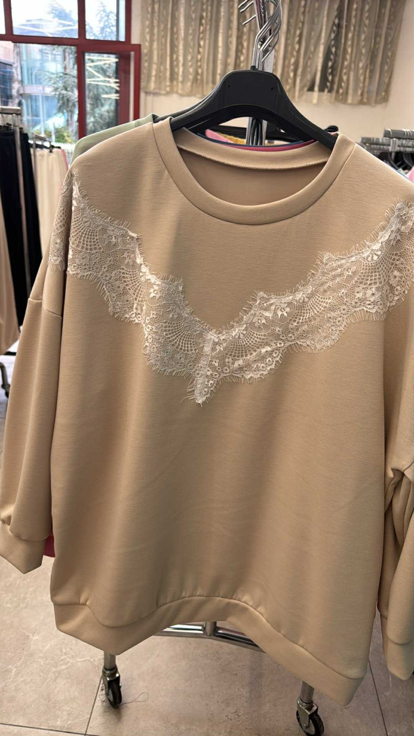 Italia nr.8 - Bluza jednokolorowa z pianki z koronką - 5655 - beż