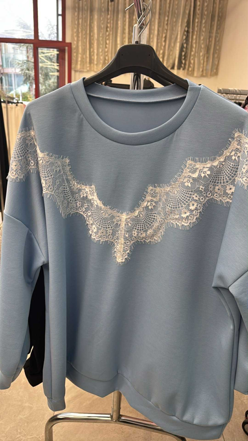 Italia nr.8 - Bluza jednokolorowa z pianki z koronką - 5655 - niebieska  