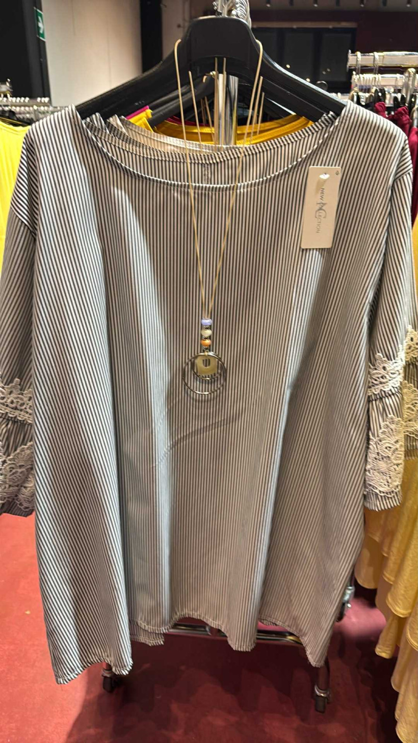 Italia nr.8 - Koszula w paski z koronką - 661629 - czarna