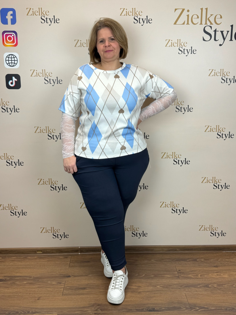 Italia nr.8 - Bluzka z koronkowymi rękawami, wzór romby z serduszkiem - 0084 - niebieska