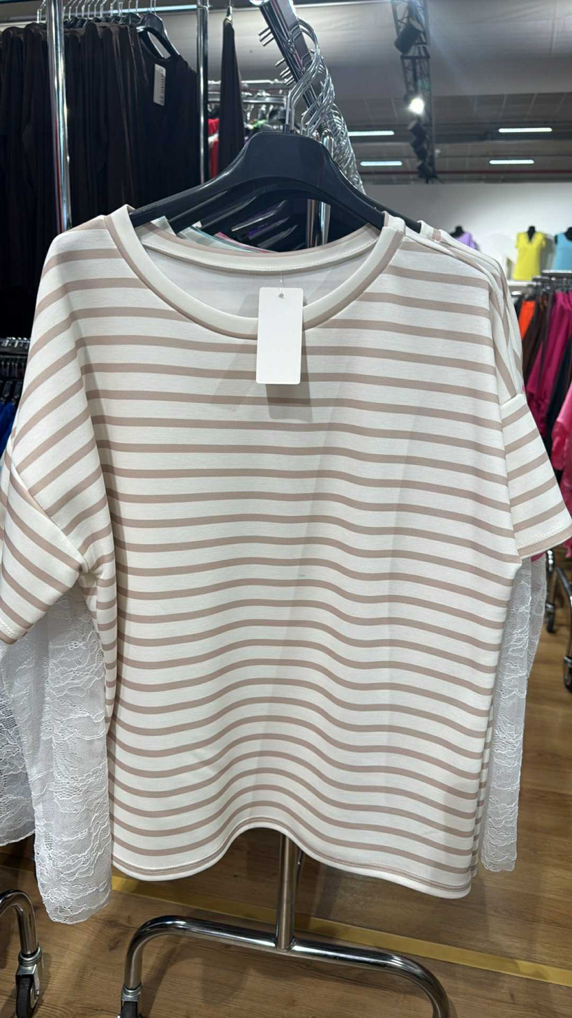 Italia nr.8 - Bluzka w paski z koronkowym rękawem Wł.P0084 - beżowy