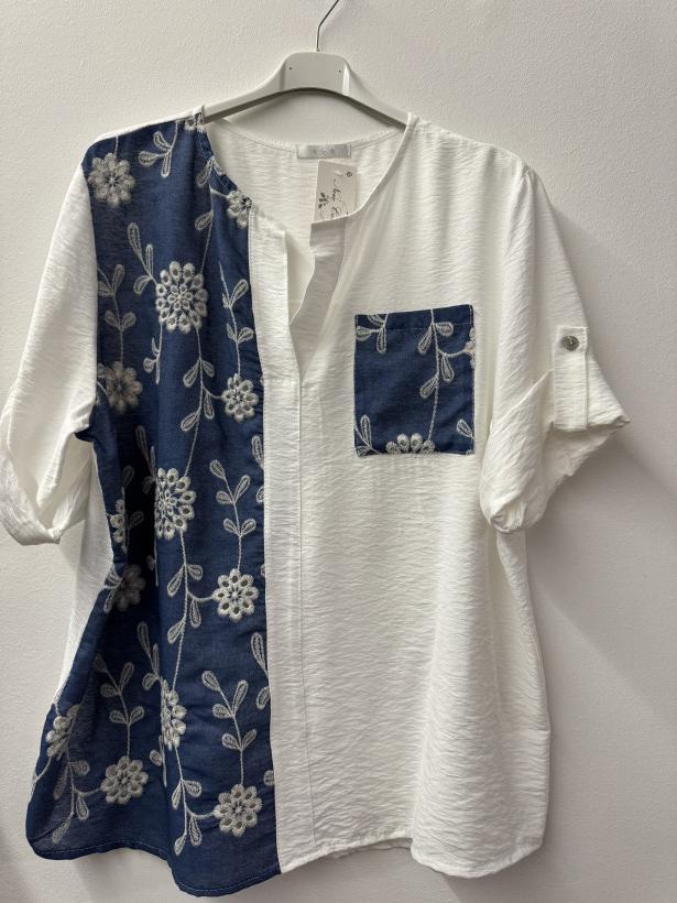 Italia nr.8 - Bluzka koszulowa biało/granatowa - aplikacja kwiaty Wł.615