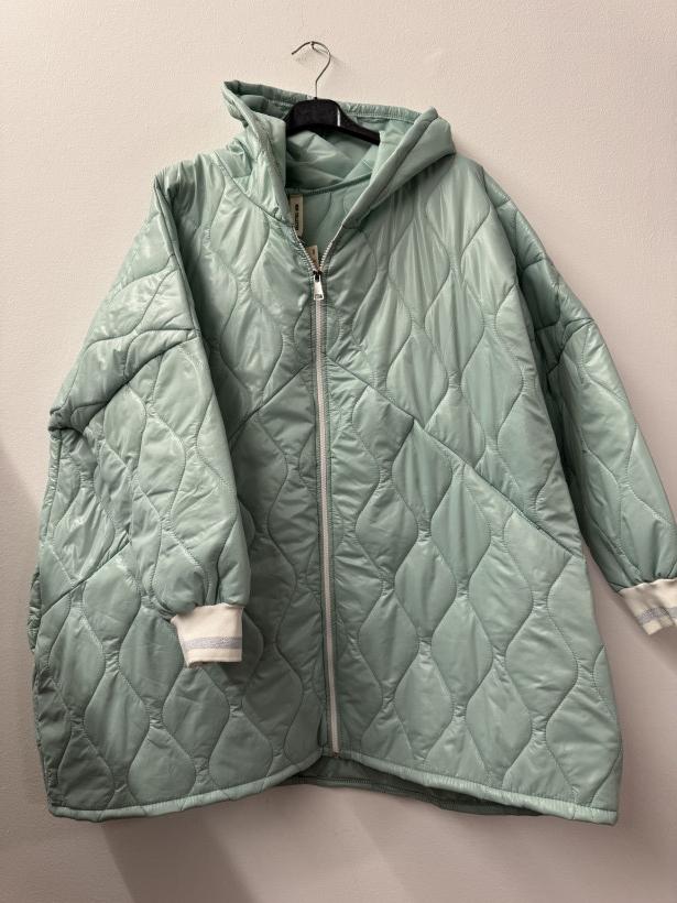 Italia nr.8 - Kurtka jednokolorowa pikowana z kapturem Wł.25664 - mięta