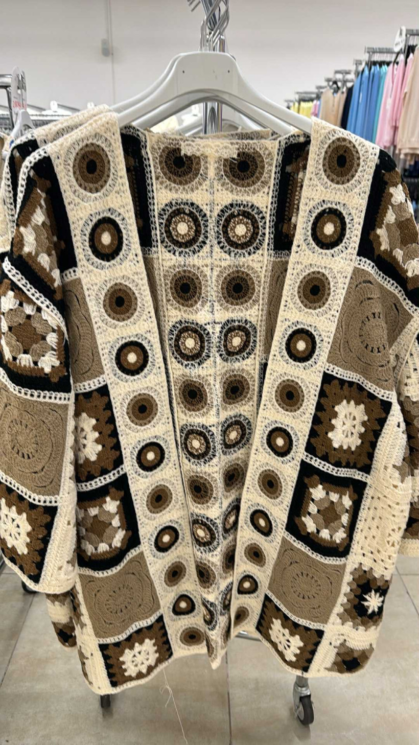 Italia nr.8 - Narzutka ażurowa kolorowa Wł.68037 - czekoladowy z beżem