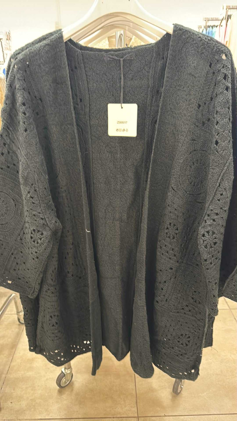 Italia nr.8 - Narzutka ażurowa jednokolorowa Wł.68017 - czarny