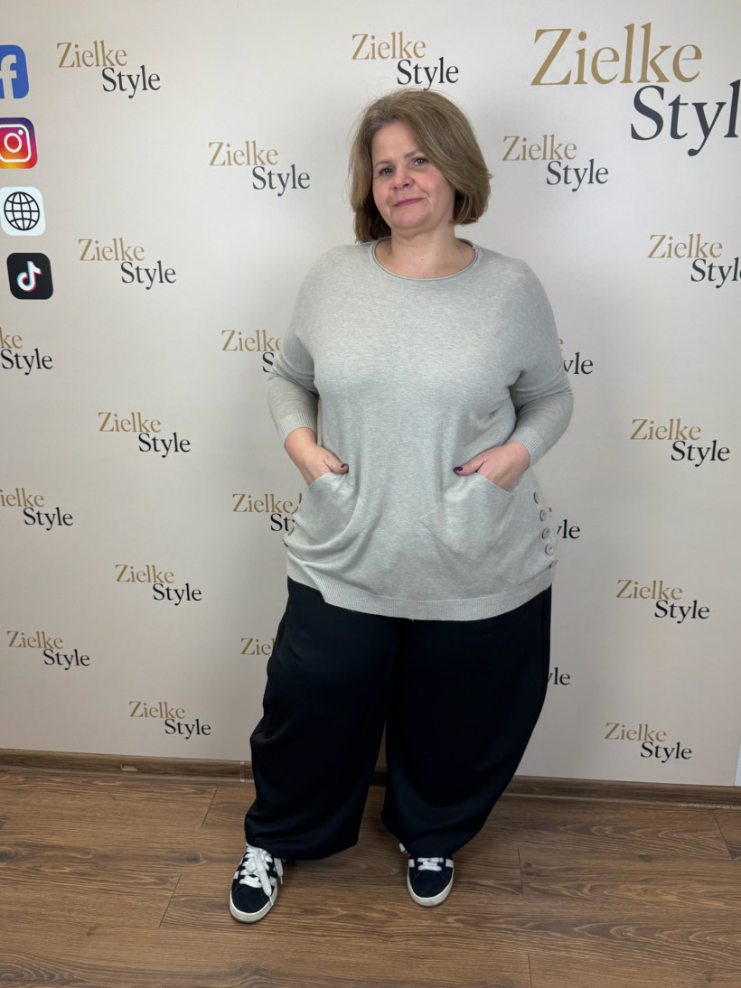 Italia nr 8 - Sweter jednokolorowy z guziczkami po bokach , dwie kieszonki - 1009 - beż