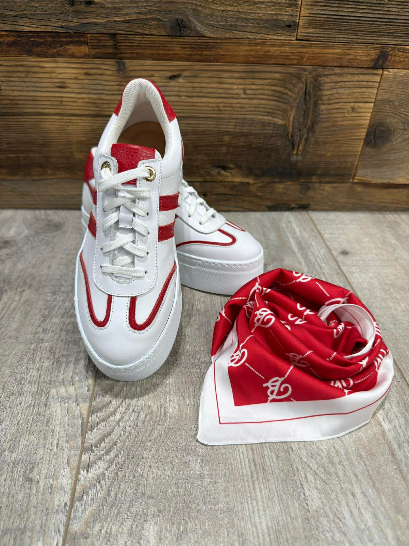 By o la la..! sneakersy 