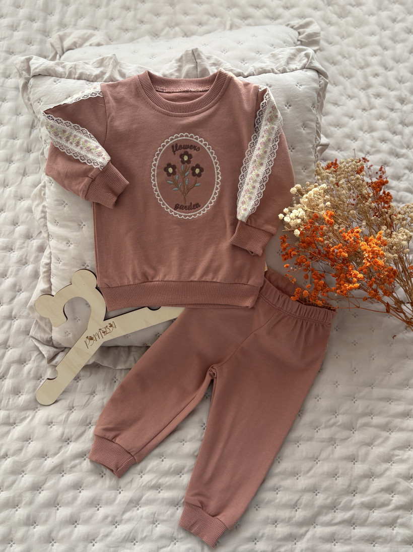 Komplet kwiat z ozdobną tasiemką