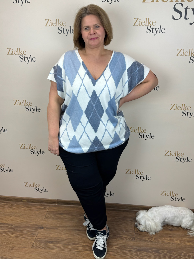 Italia nr 8 - Kamizelka sweterkowa, romby - 18007 - niebieska z jeansem i biały/ przerywane linie - większa