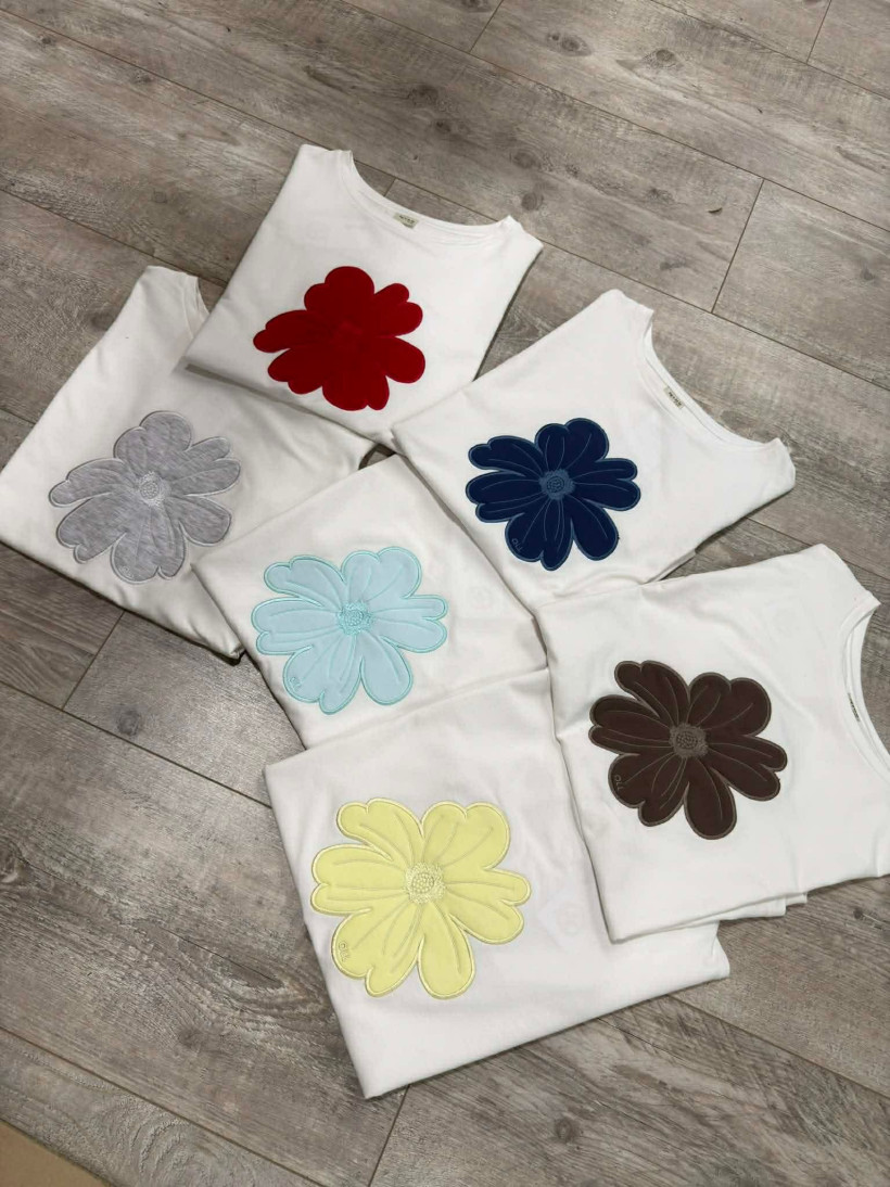 By o la la..! t-shirt z kwiatem