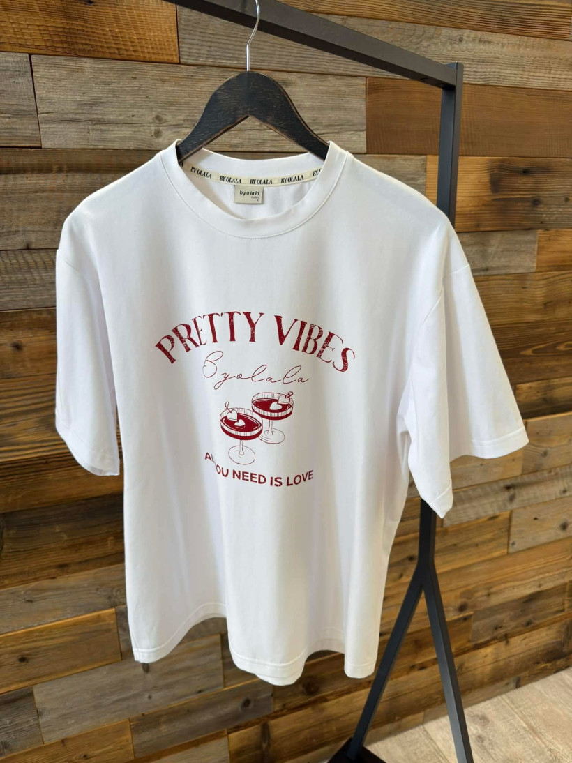 By o la la..! t-shirt PRETTY VIBES