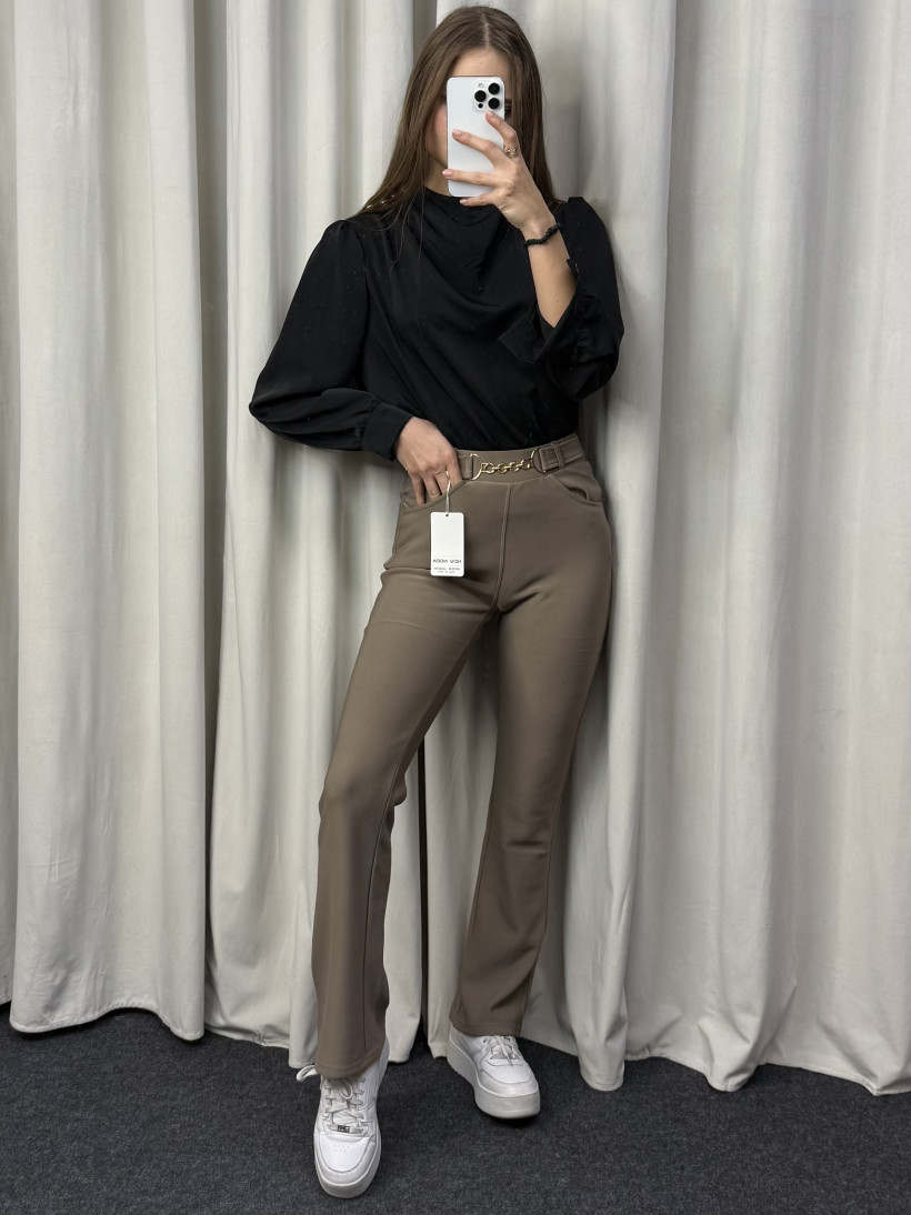 Spodnie ze złotym zdobieniem 