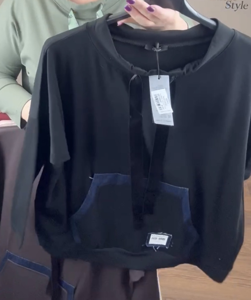 Bluza/Bluzka z kieszenią , tasiemka przy dekoldzie, veso - 9168 - czarna