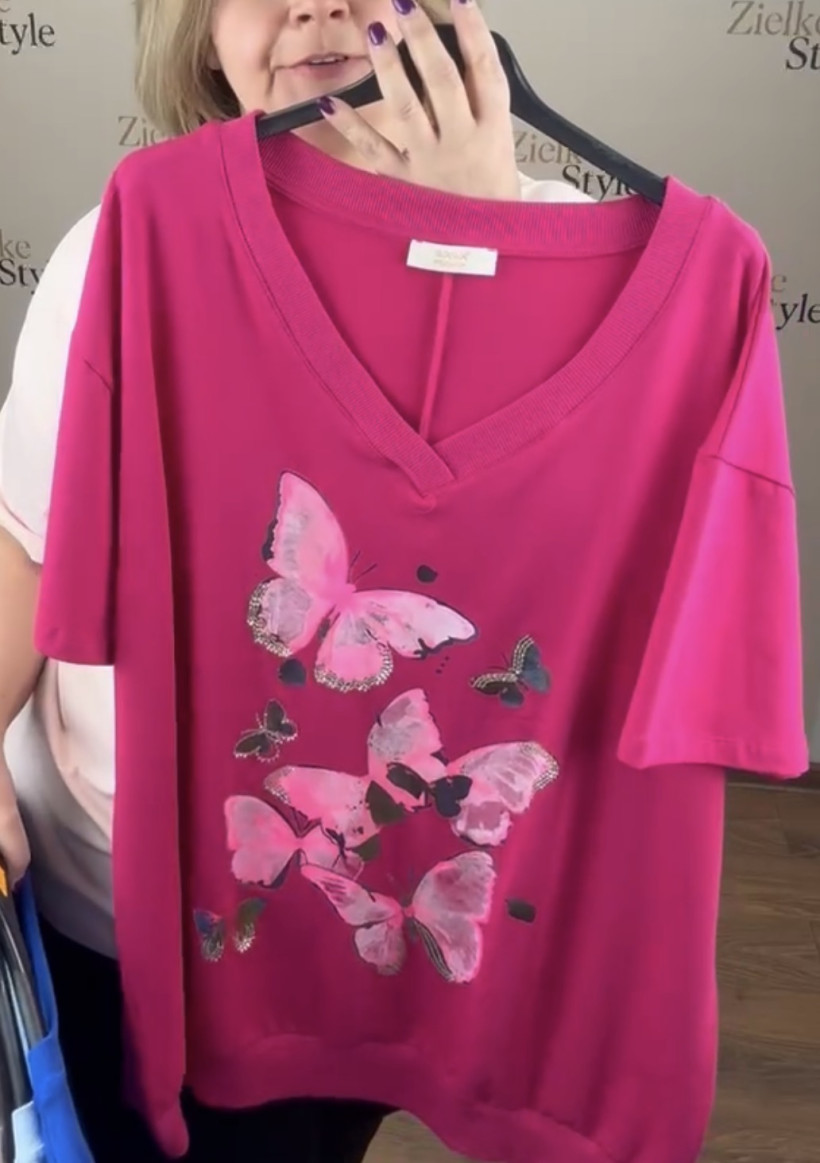 Bluzka jednokolorowa w serek, wzór motyle ww - 14408 - fuksja