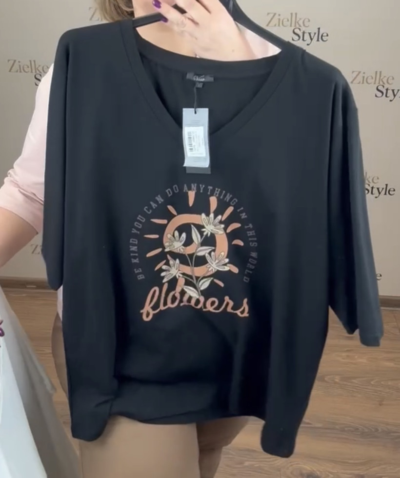 Bluzka w serek jednokolorowa, kwiatki veso - 9307 - czarna