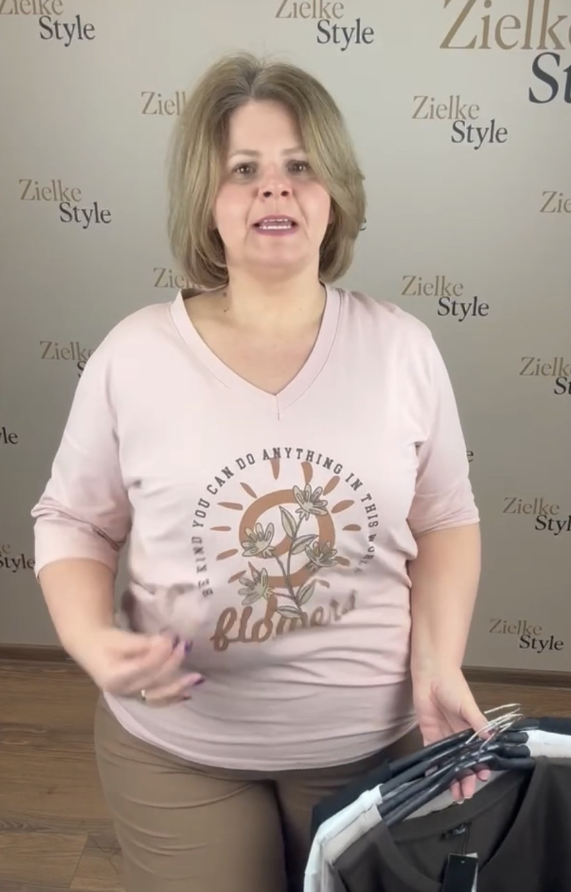 Bluzka w serek jednokolorowa, kwiatki veso - 9307 - puder