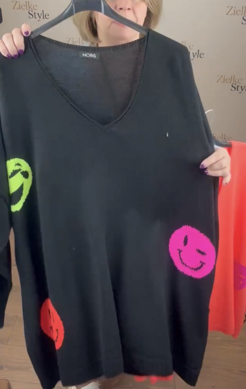 Sweter w serek, emotki neonowe - 102603 - czarny