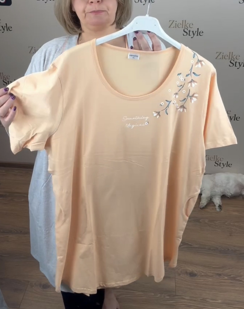 Koszula nocna z kieszeniami, jednokolorowa z kwiatkiem - 3xl - 409203 - brzoskwinia