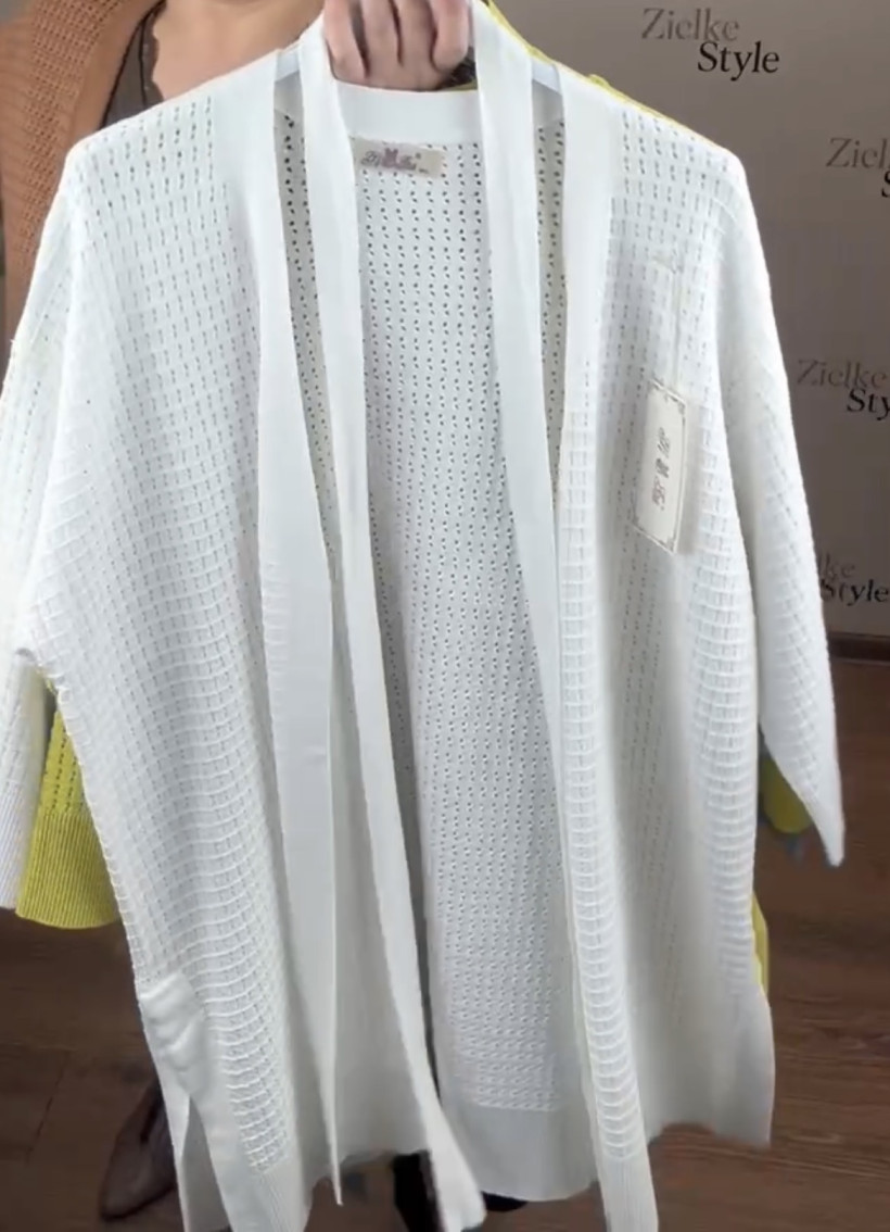 Narzutka ażurowa jednokolorowa z paskiem - ( m/l, xl/2xl ) - 8360 - biała