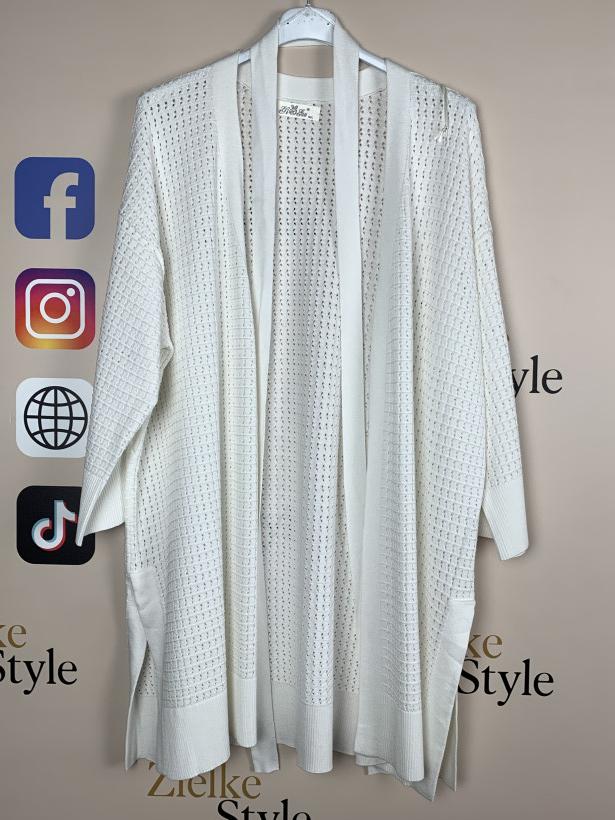 Narzutka ażurowa jednokolorowa z paskiem - ( m/l, xl/2xl ) - 8360 - biała