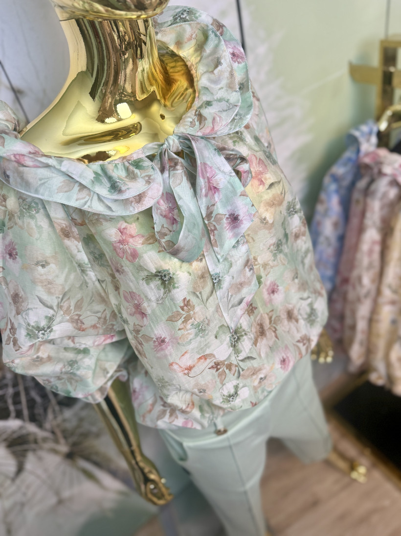 Wiosenna bluzka z kryzą ‚Flowers’ Minouu