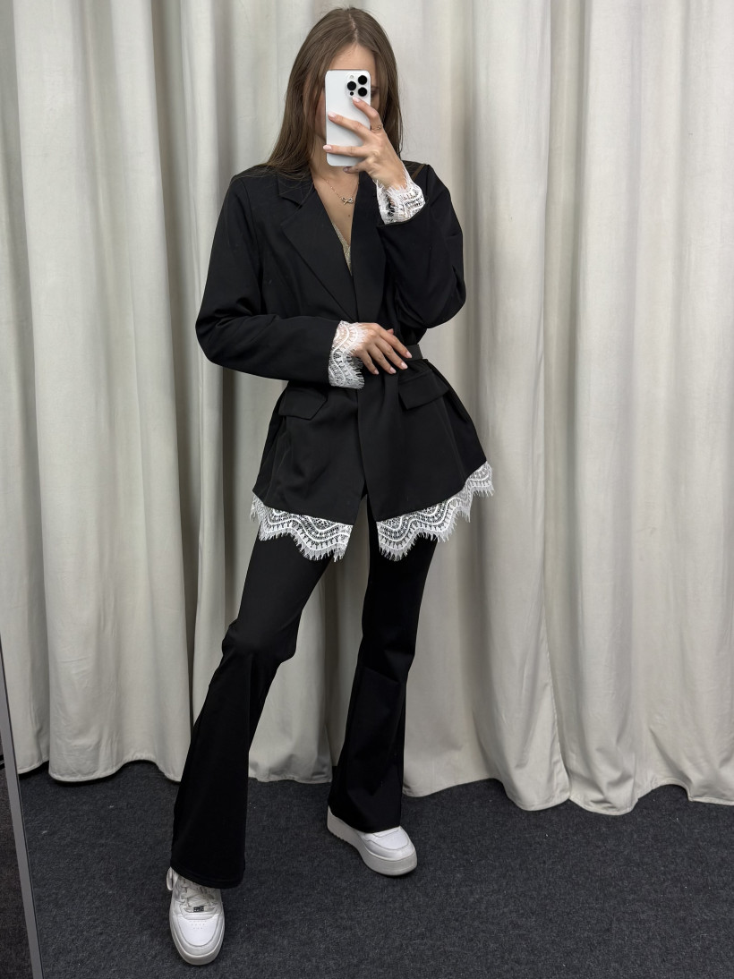 Marynarka z białą koronką