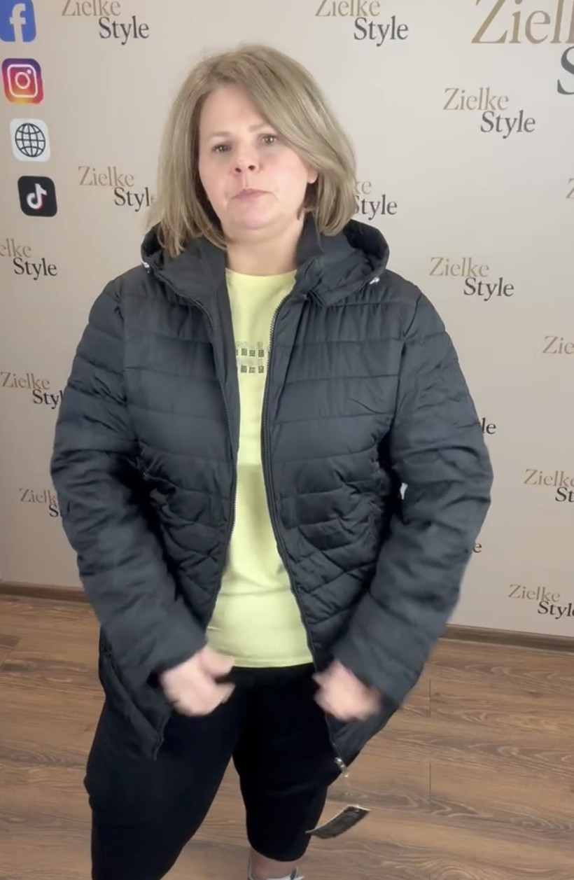 Kurtka pikowana, odpinany kaptur, ściągacz na bokach - 5xl /6xl/7xl - 606 - czarna